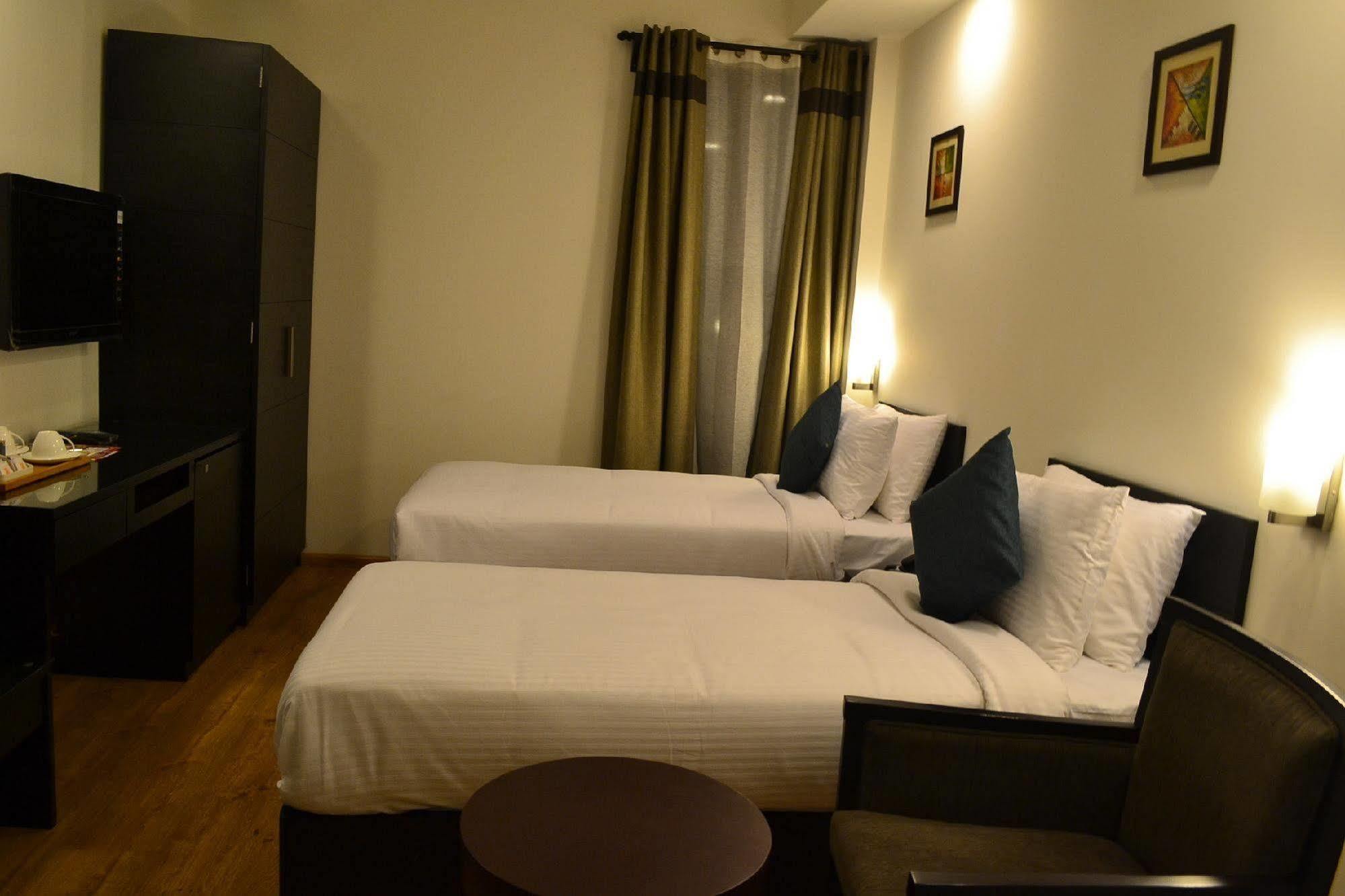 Siesta Basil - Okhla Hotel New Delhi Ngoại thất bức ảnh