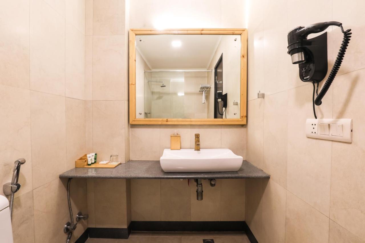 Siesta Basil - Okhla Hotel New Delhi Ngoại thất bức ảnh