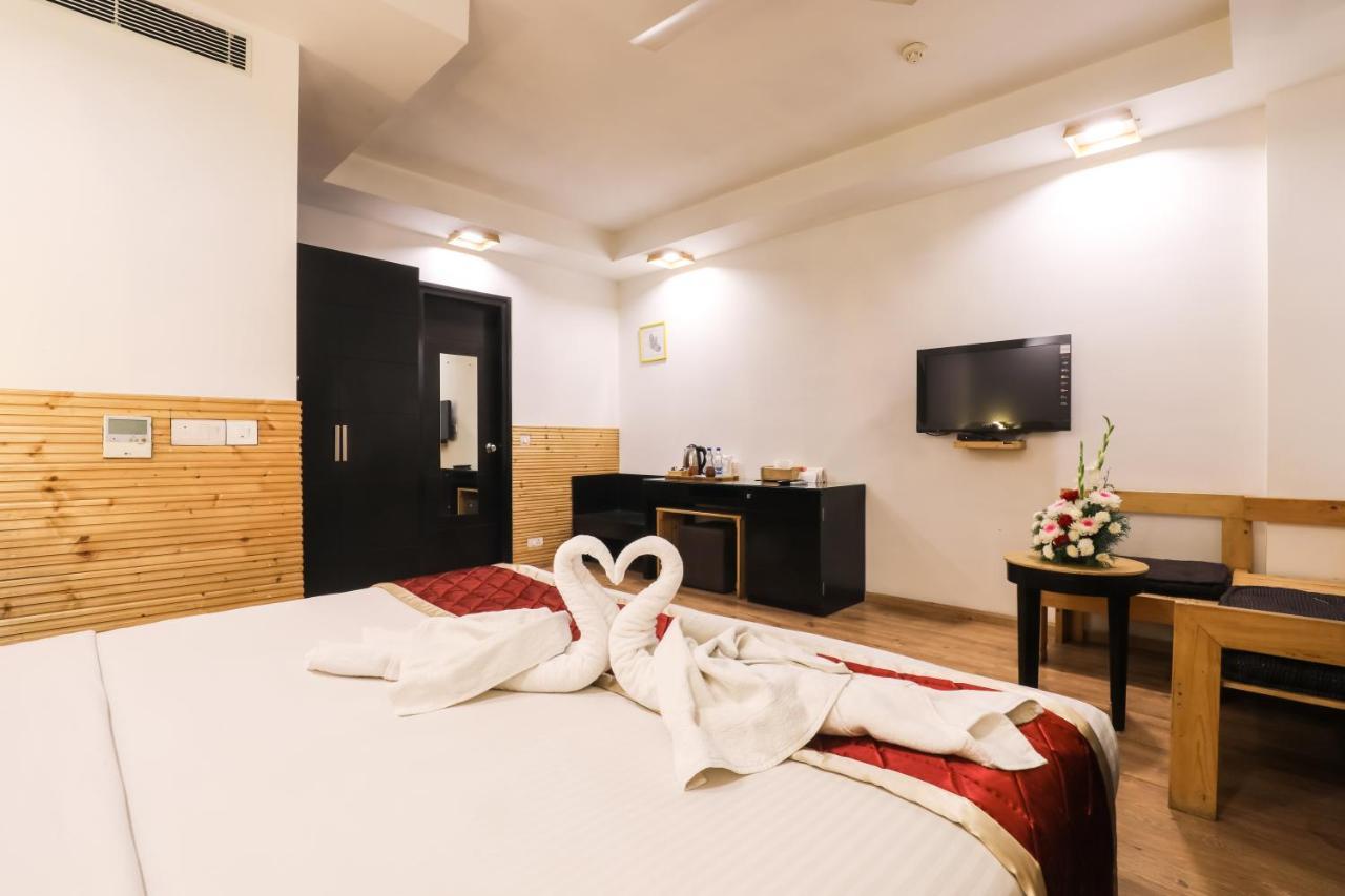 Siesta Basil - Okhla Hotel New Delhi Ngoại thất bức ảnh